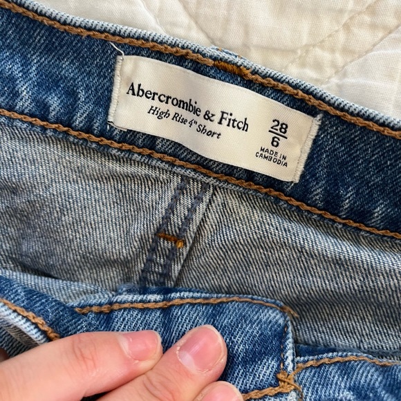 Abercrombie & Fitch High Rise 4” Short - Picture 2 of 5